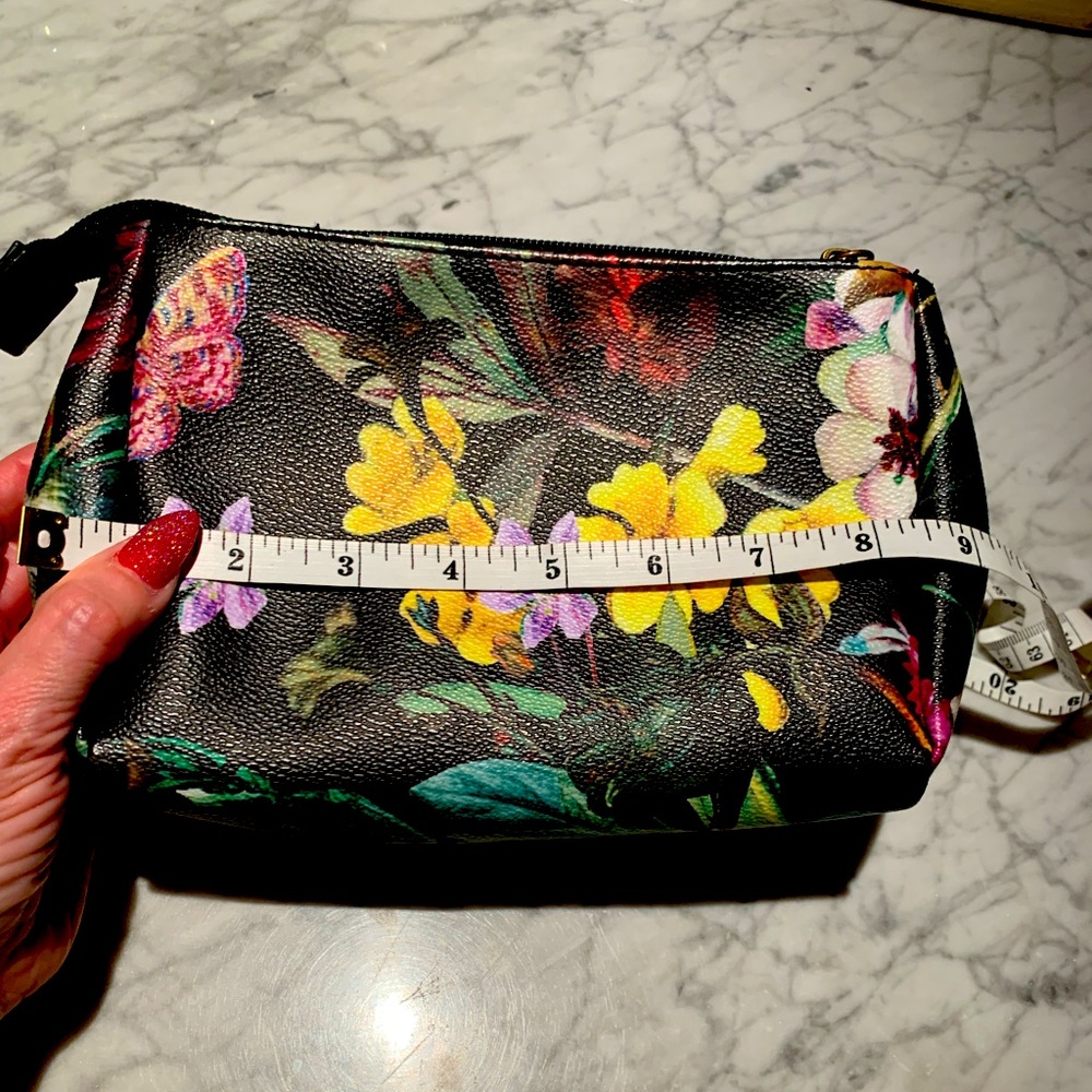 đź’•FLORAL ZIPPERED COSMETIC, JEWELRY BAGđź’•NWOT. EXCELLENT CONDITION!!NEVER USED!! - Picture 6 of 6